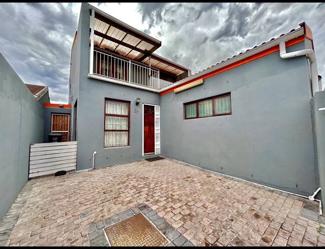 3 BEDROOM HOUSE FOR SALE IN RUYTERWACHT